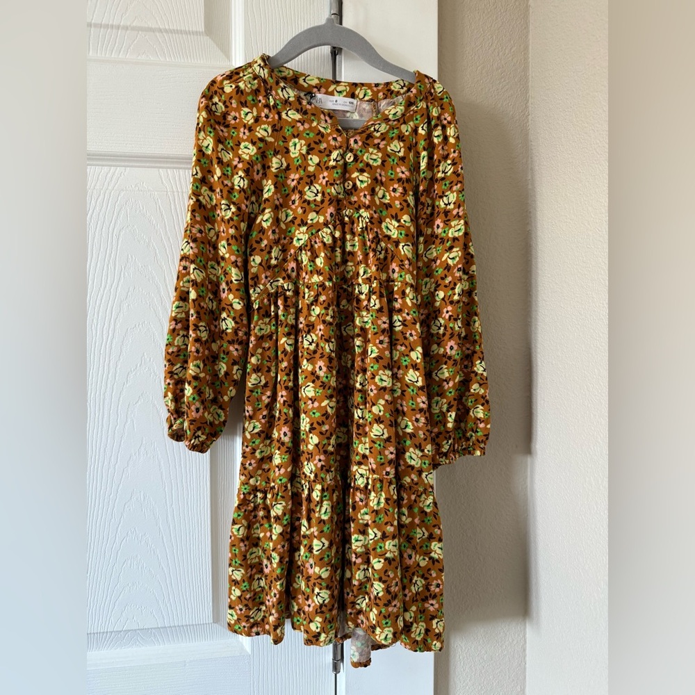 Girls Zara fall color floral flowy dress. Size 8